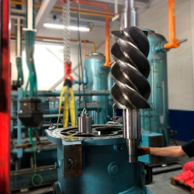 “FACILIDAD DE REALIZAR LOS TRABAJOS IN SITU PARA LOS EQUIPOS QUE REQUIEREN UNA REPARACIÓN EN LA PROPIA INSTALACIÓN”